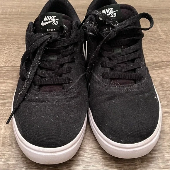 Nike Black court shoes, size 10 - Picture 2 of 6